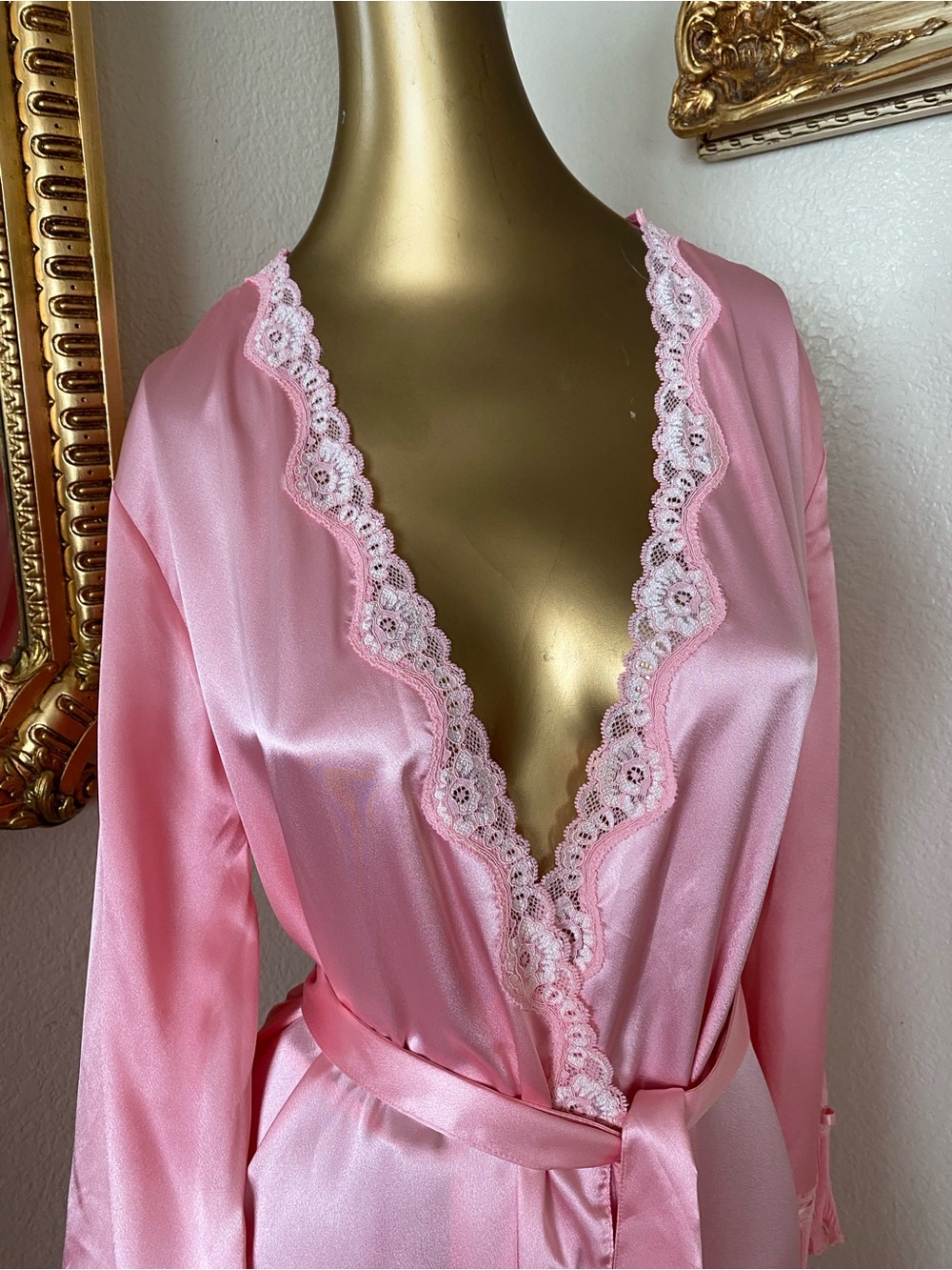 Cabernet Intimates Feminine Frills Robe - Picture 2 of 10